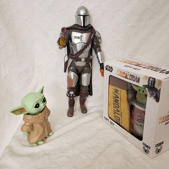 Talking Mando and small baby Yoda + gift set - Star wars mandalorian set. - Picture 2 of 5